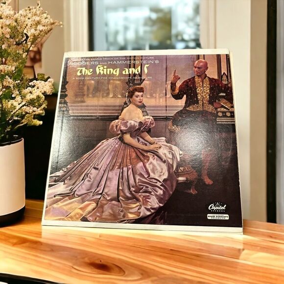 Yul Brynner The King and I signed Sound Track. 12x12 inches. Vinyl - Picture 2 of 13